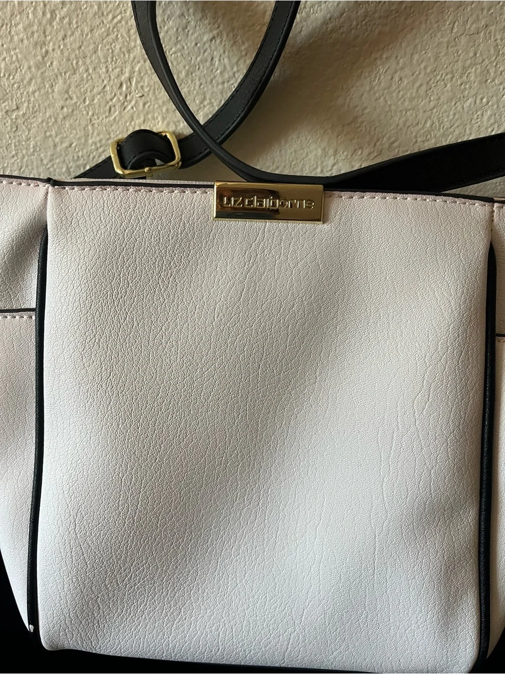 Liz Claiborne crossbody white handbag great condion